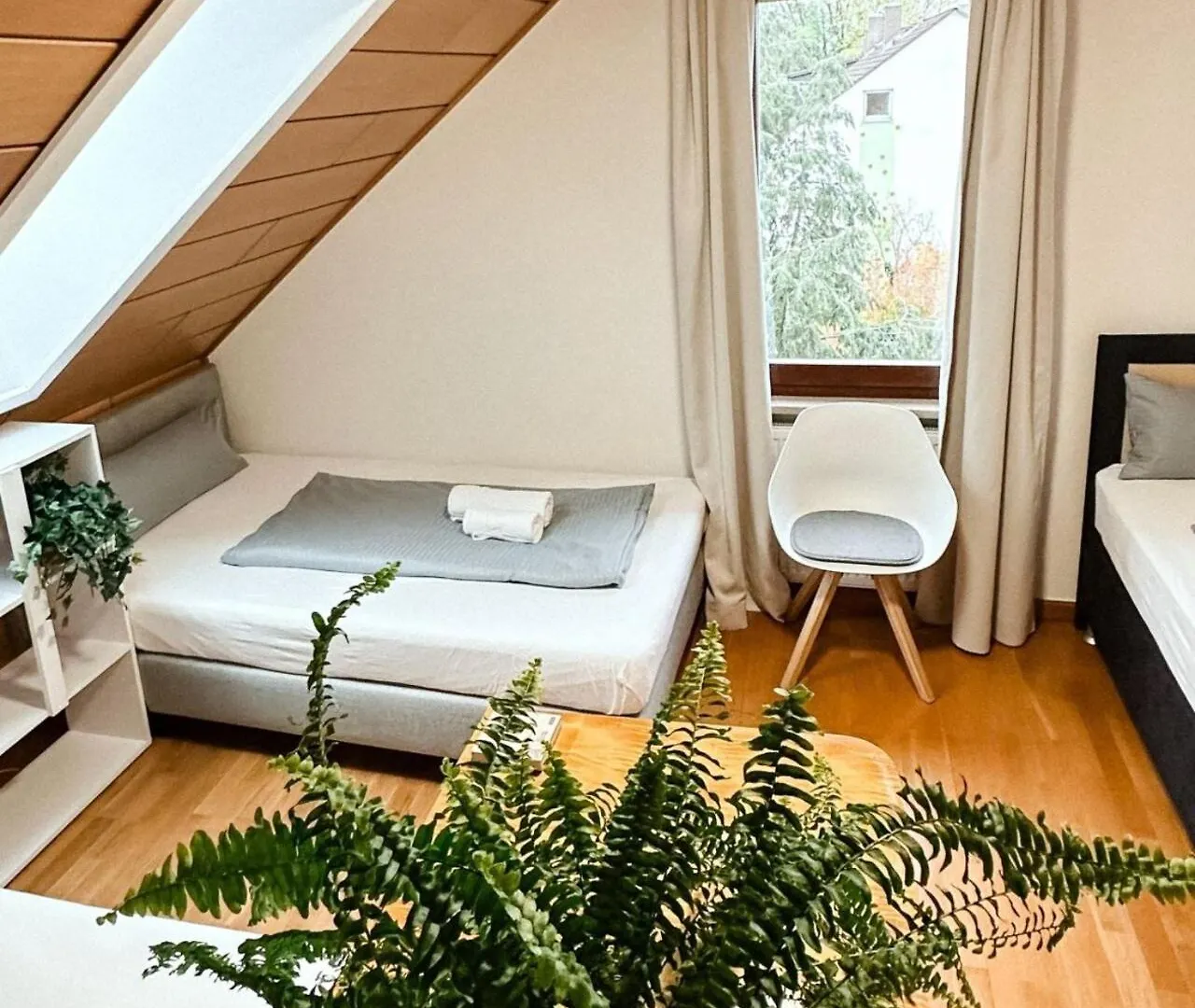 Sali Homes K39 Monte-Carlo -Spacious 6-Bedroom Apartment With Terrace And Garden Views In Bayreuth Ideal For Groups